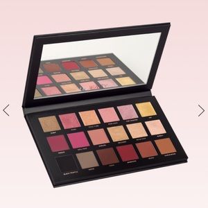 NIB HUDA Beauty Palette in Rose Gold Remastered